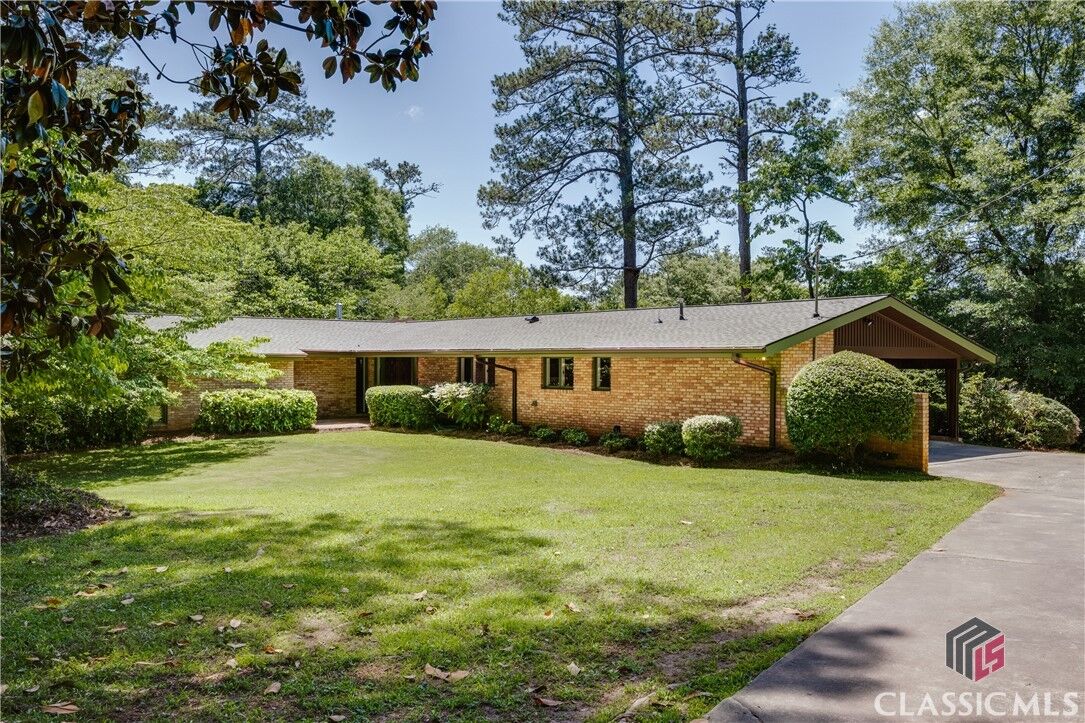 Property Photo: 265 Tanglewood Drive GA 30606