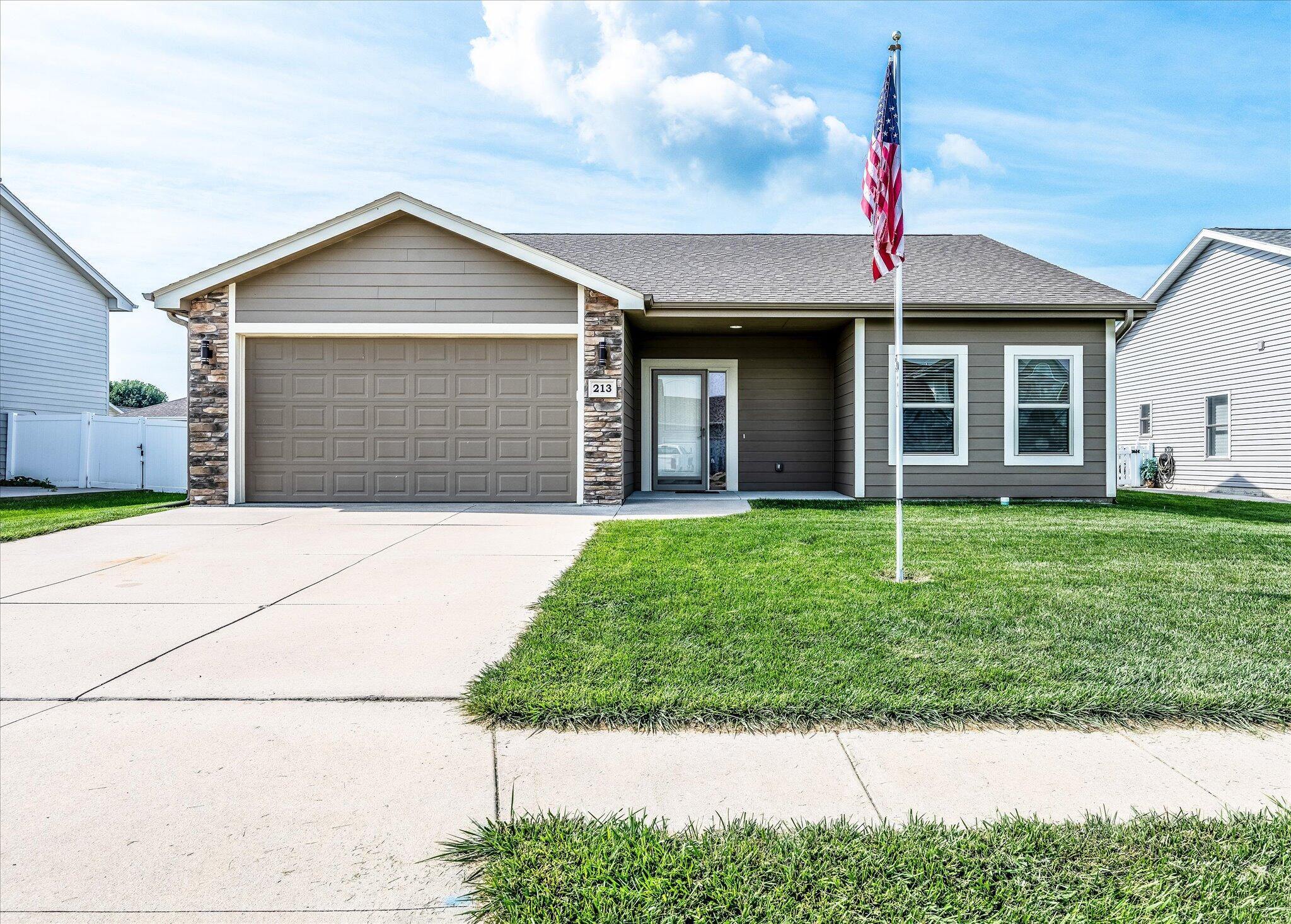 Property Photo: 213 Kestrel Court IA 51501