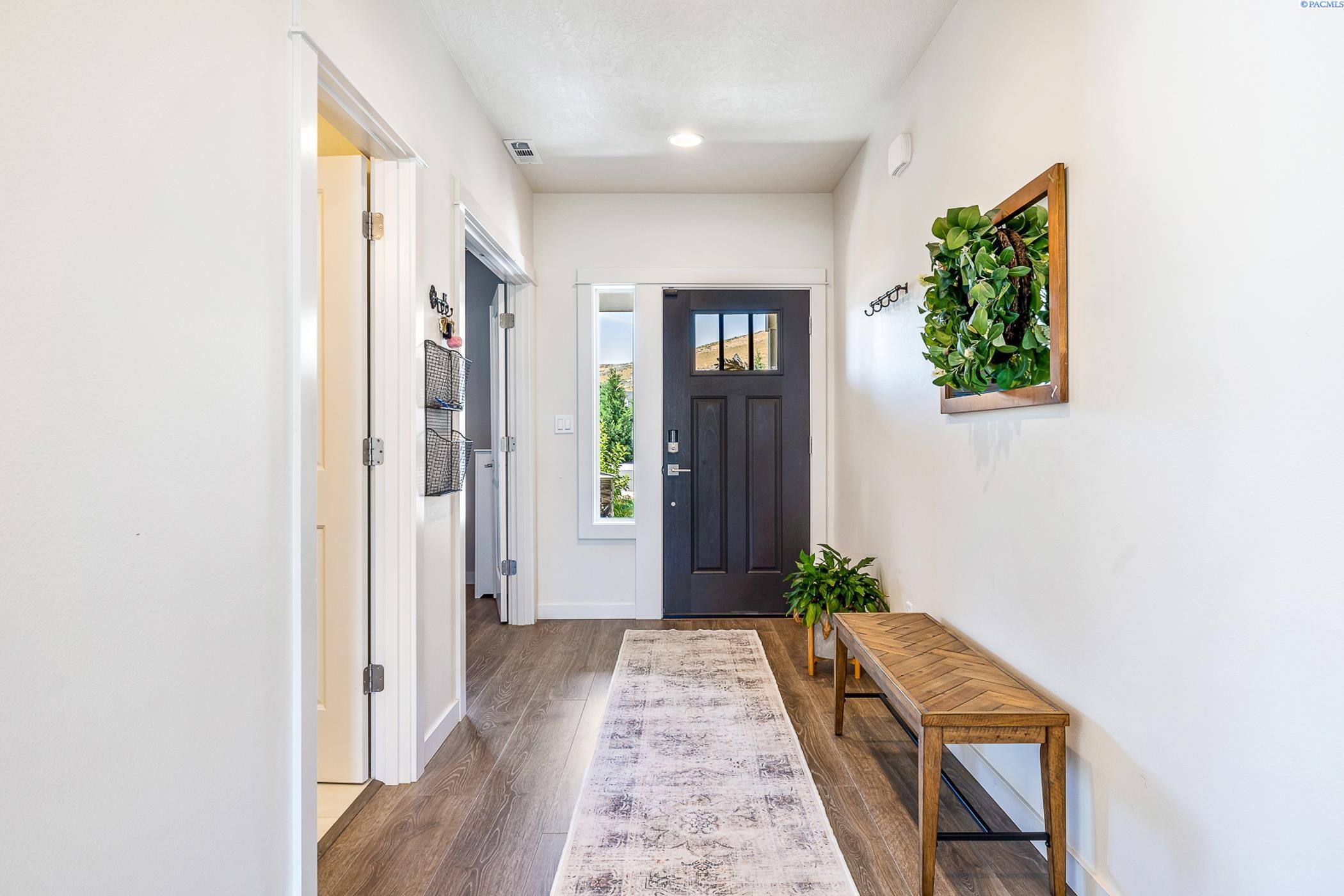 Property Photo: 3842 Curtis Dr WA 99353-7851