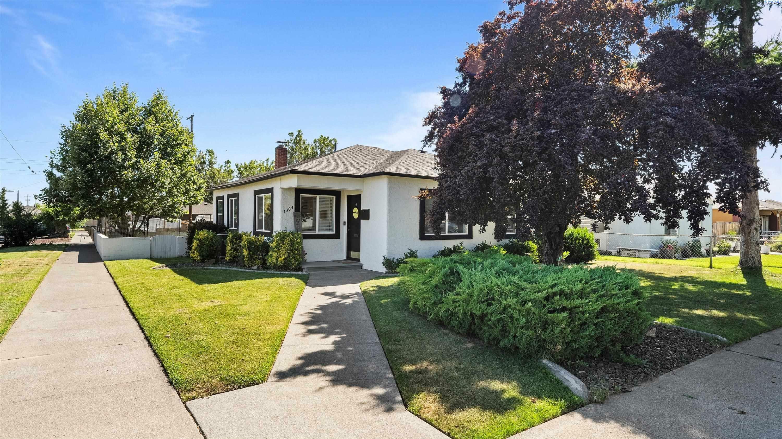 Property Photo: 1304 W Shoshone St WA 99301