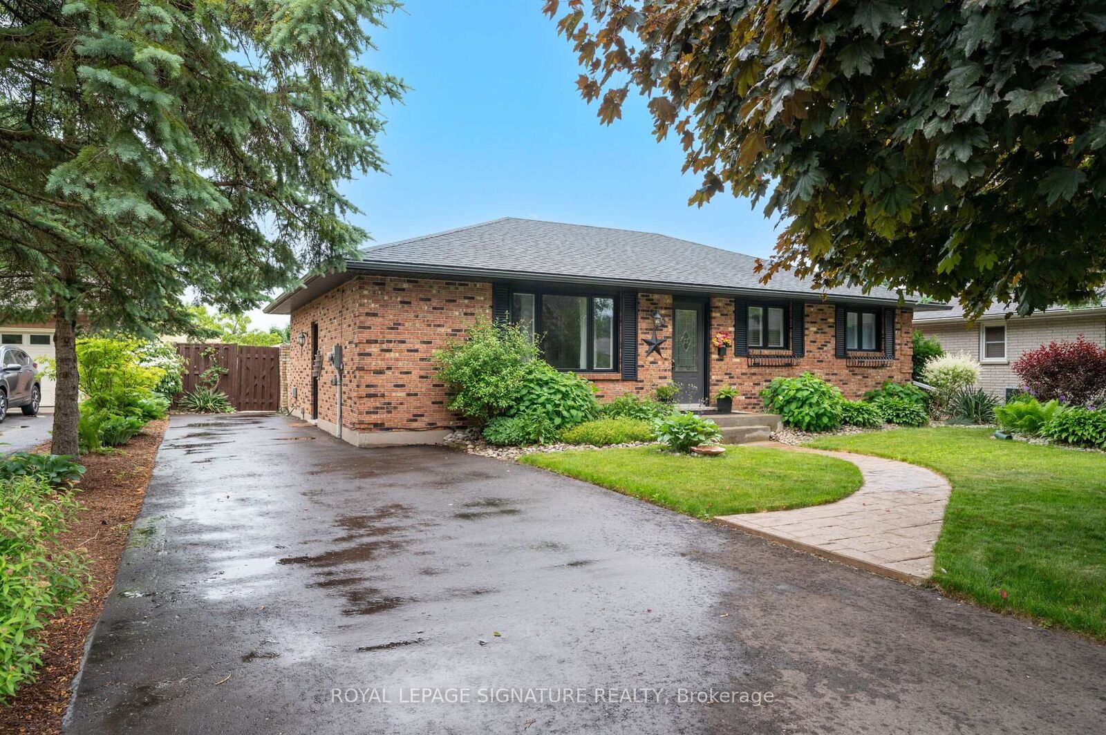 Property Photo:  3 Kamps Crescent  ON N4G 5H8 
