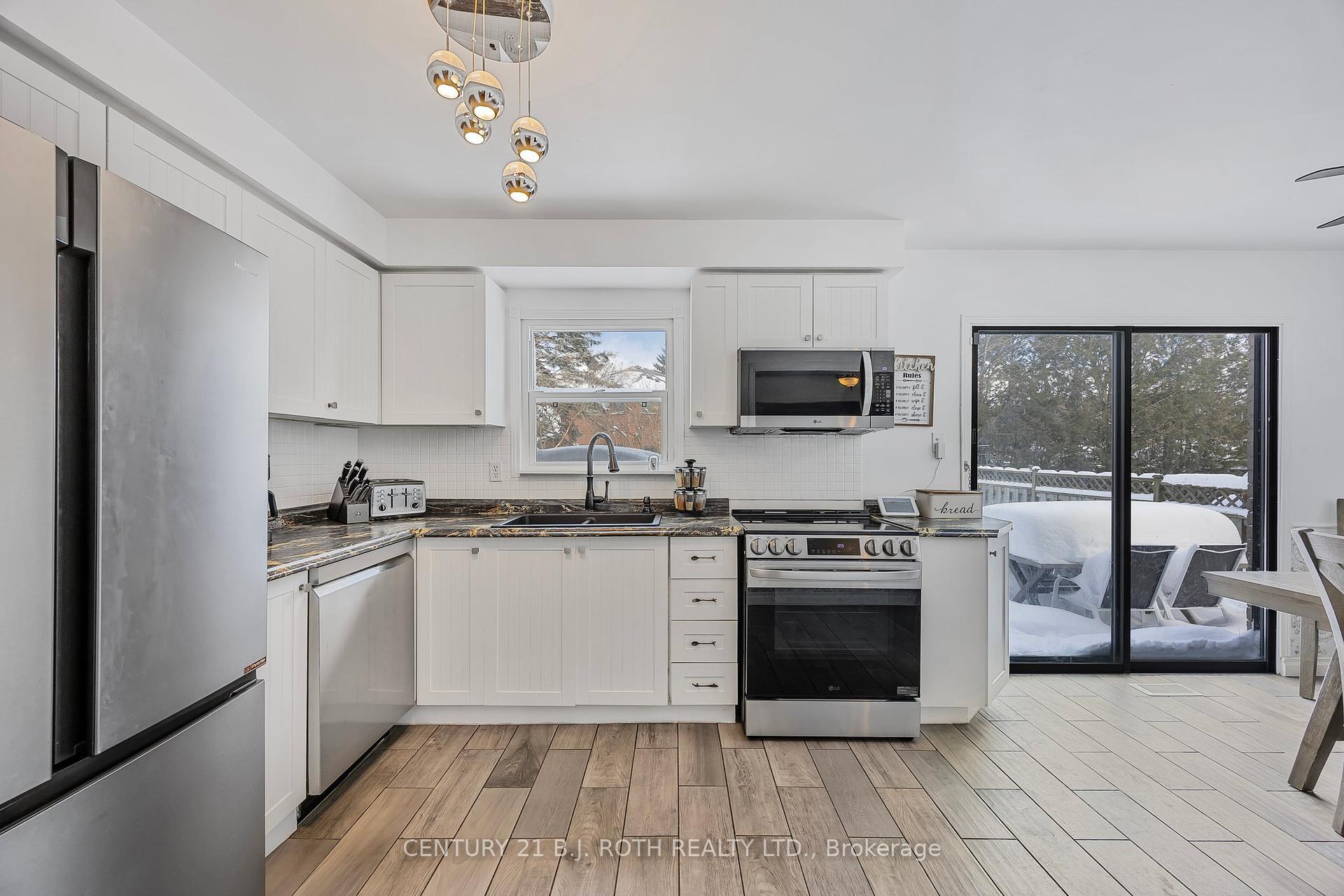 Property Photo:  13 Wallace Drive  ON L4N 7E2 