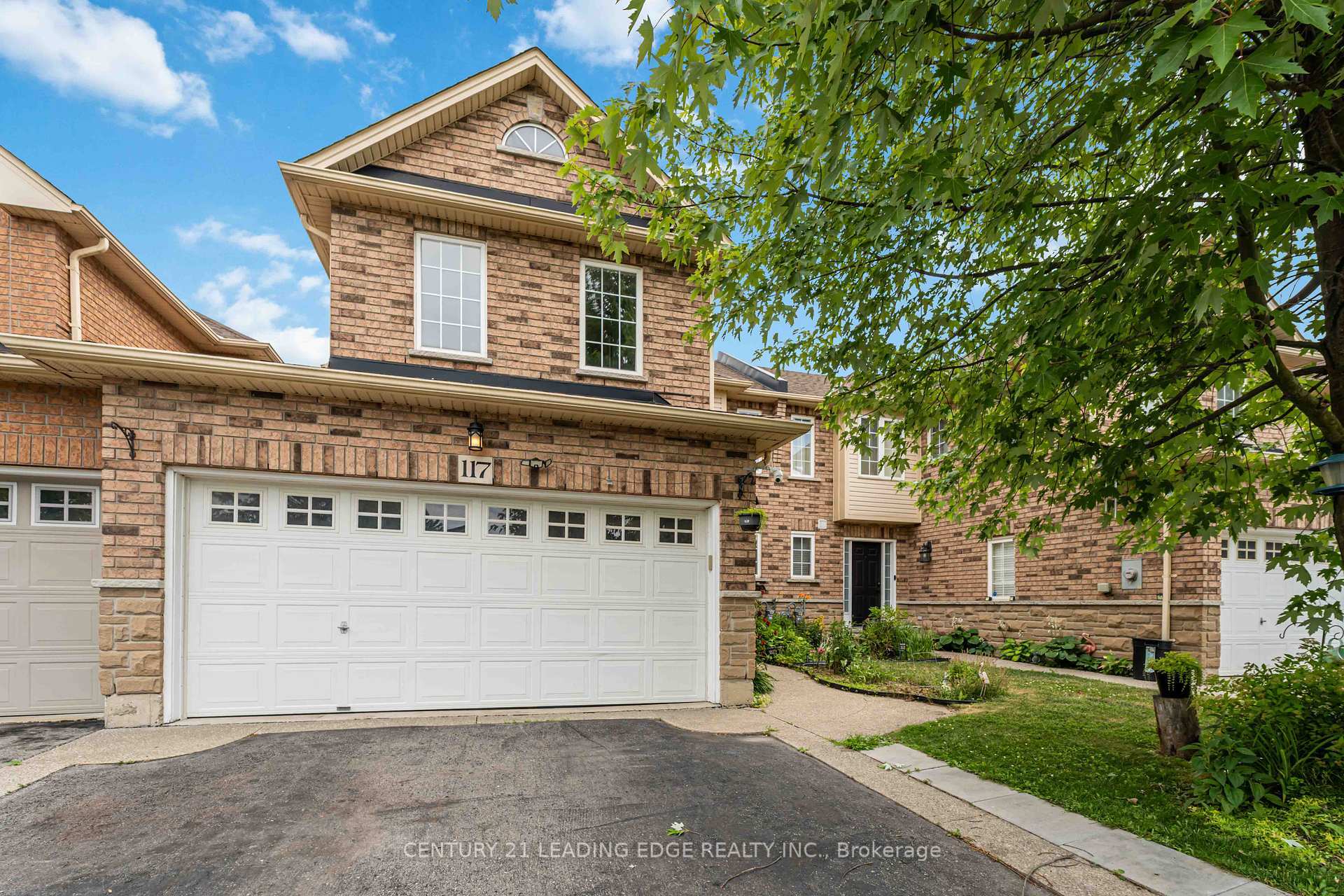 Property Photo: 117 Thoroughbred Boulevard ON L9K 1N2