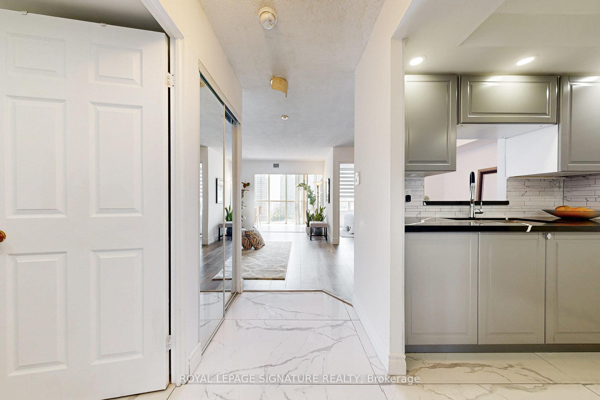 Property Photo:  265 Enfield Place 1501  ON L5B 3Y7 