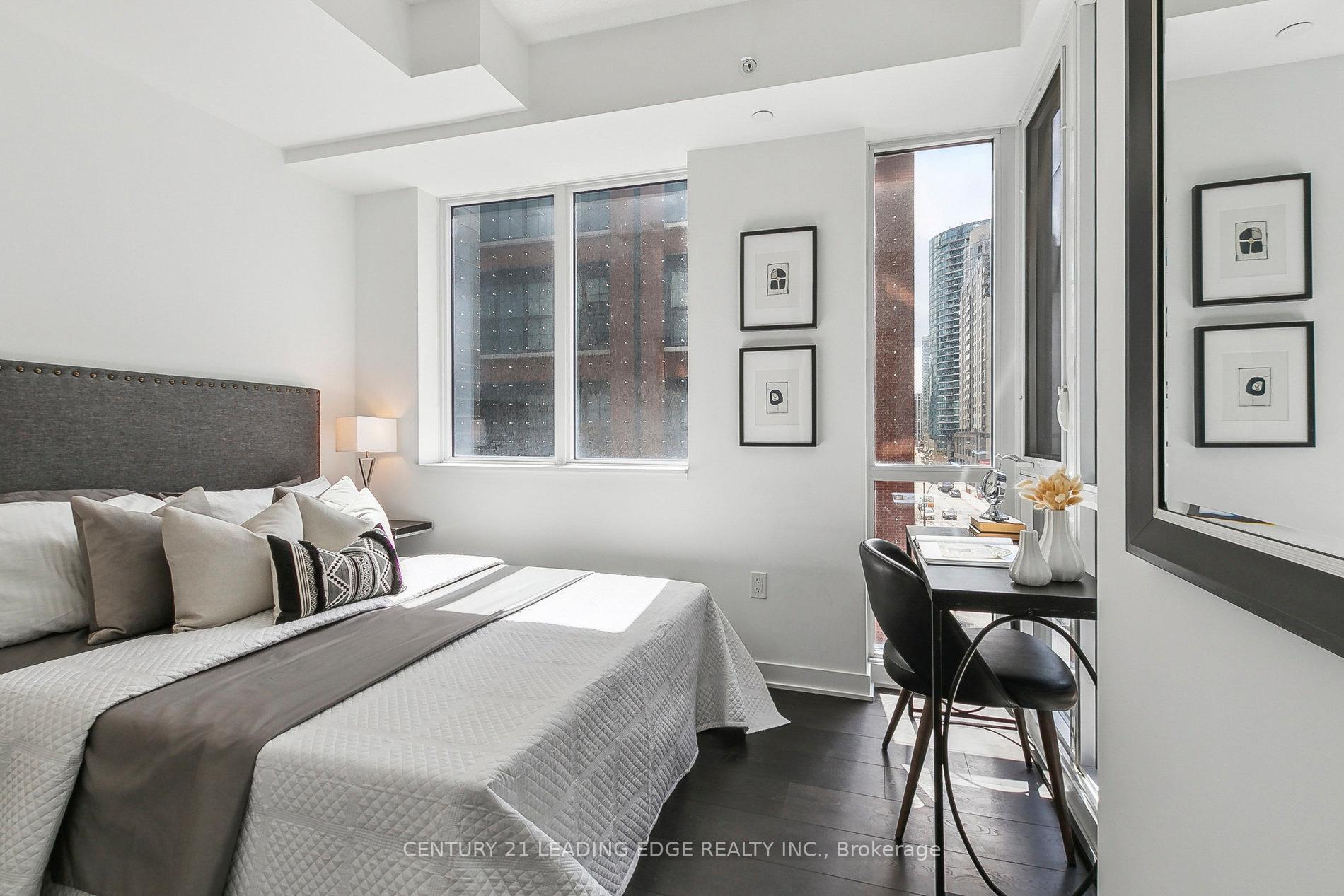 Property Photo:  115 Blue Jays Way 519  ON M5V 0N4 