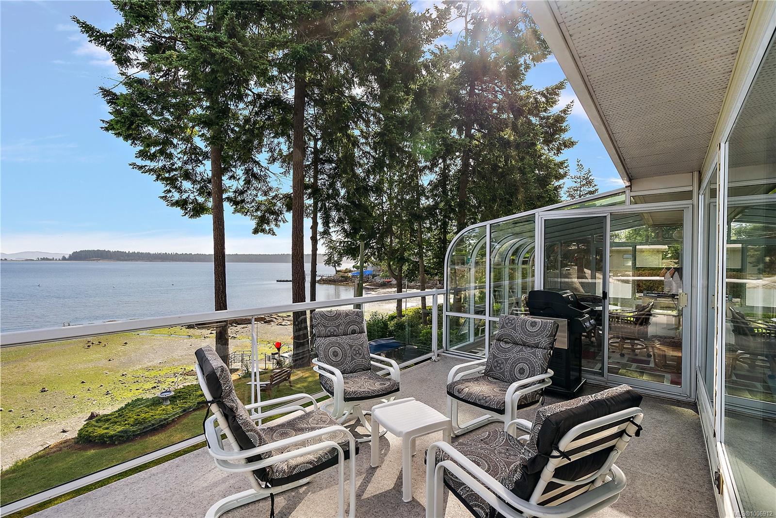 Photo de la propriété:  8001 Arthur Dr  BC V8M 1V4 