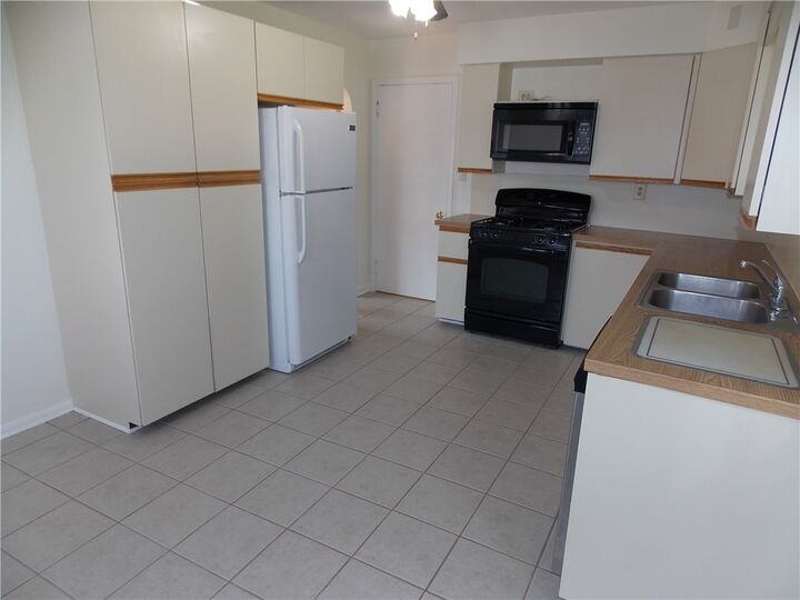 Property Photo:  511 Pearl Ave  PA 16046 