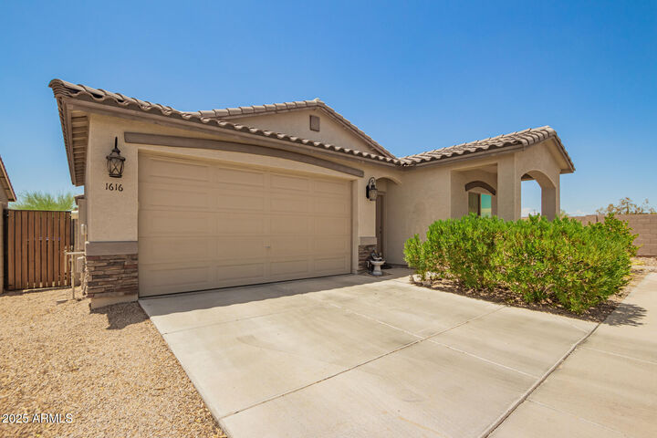 Property Photo:  1616 S Aryelle Road  AZ 85119 