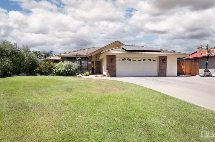 Property Photo:  11004 Dapple Way  CA 93312 