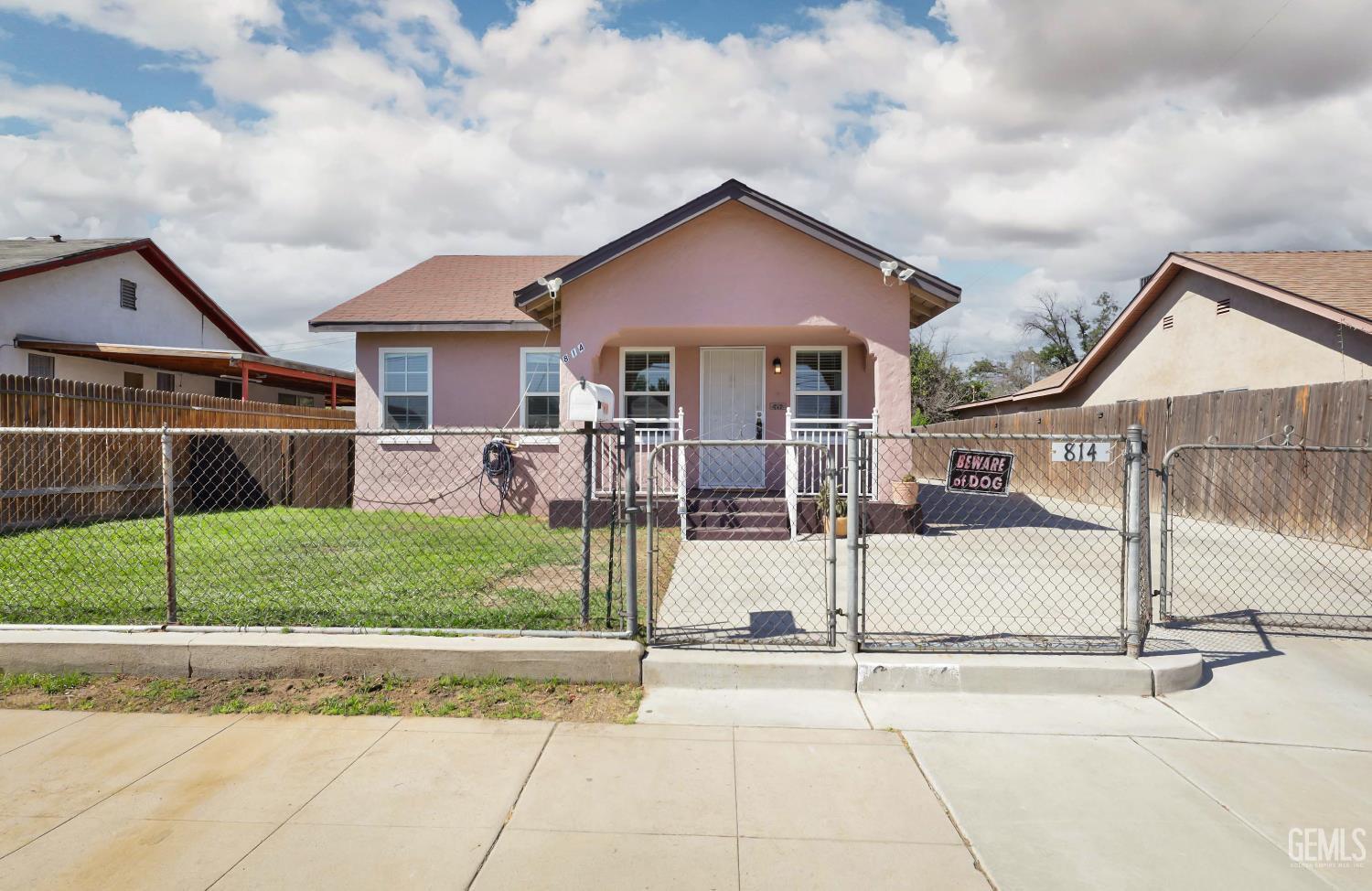 Property Photo: 814 Eureka Street CA 93305