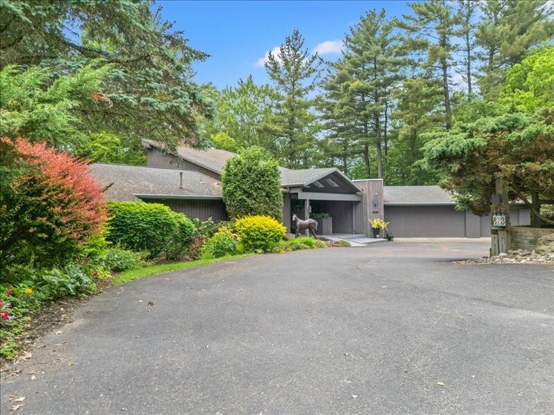 823 Skylane  Endwell NY 13760 photo