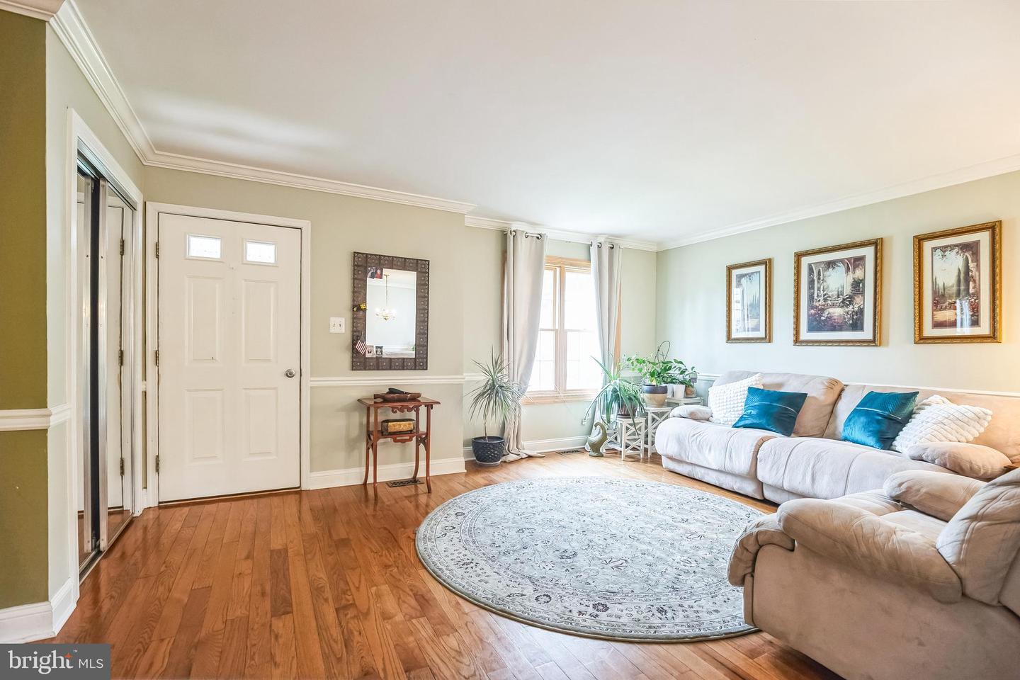 Property Photo: 1049 Ryans Circle PA 19038