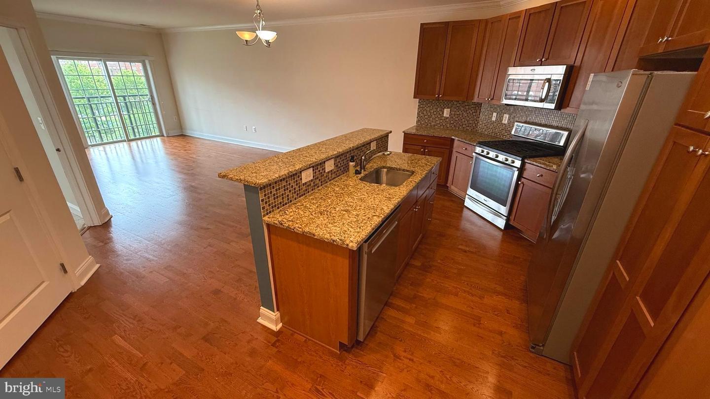Property Photo: 600 Commodore Ct 2644 PA 19146