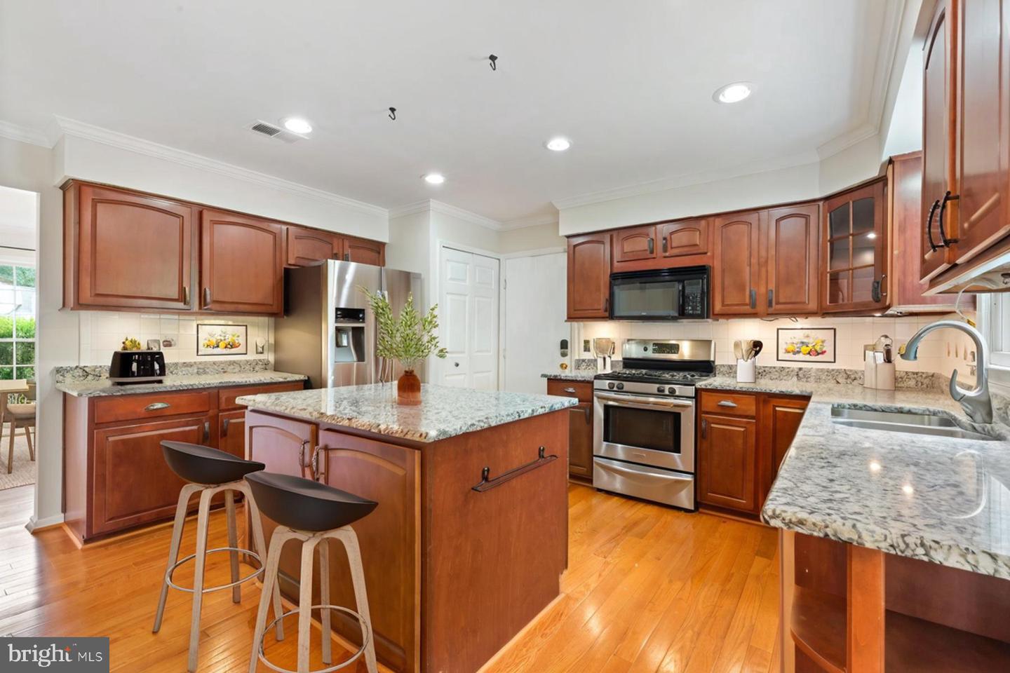 Property Photo:  4970 Manor House Court  VA 22193 
