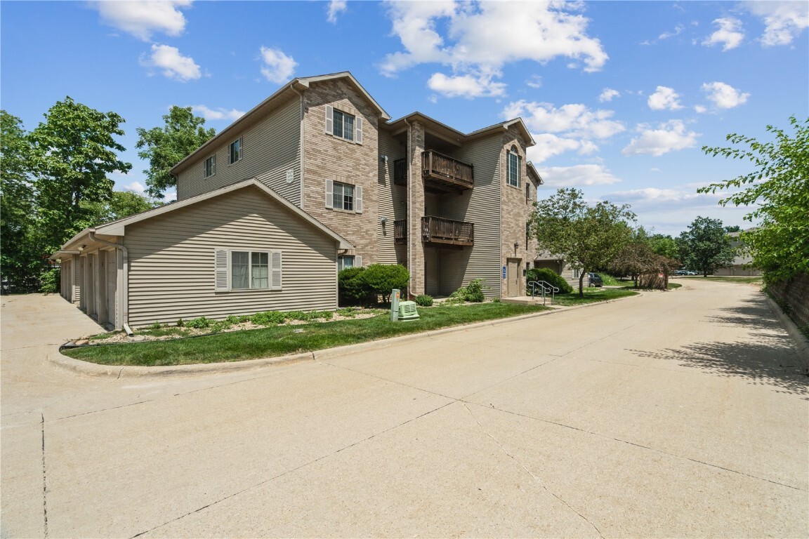 Property Photo: 3028 Center Point Road NE 201 IA 52402