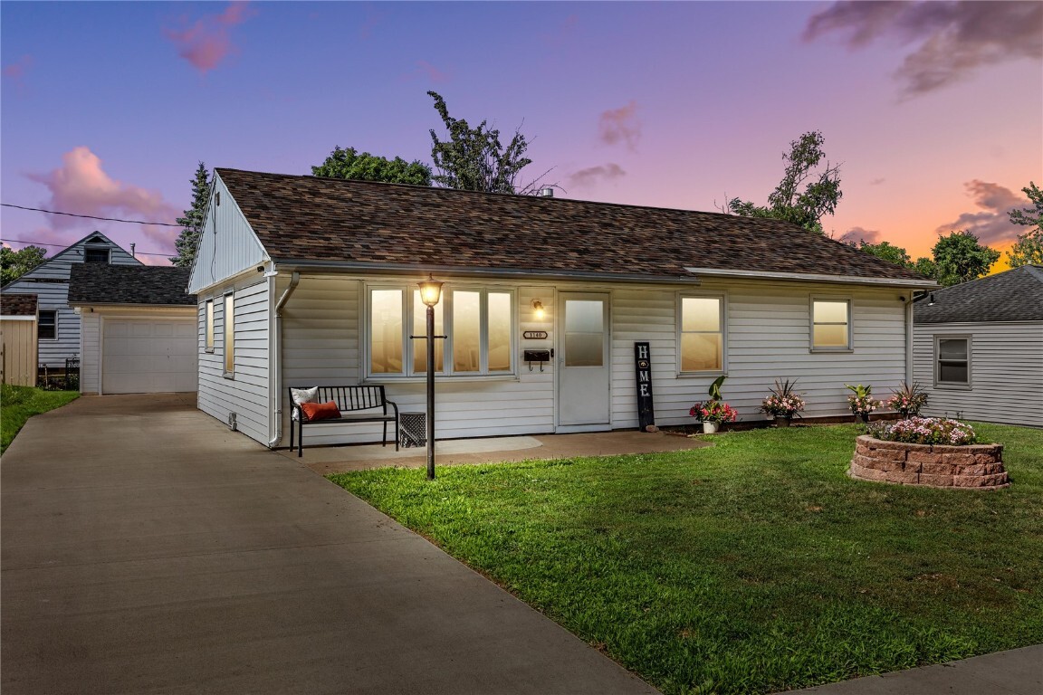 Property Photo: 1140 31st Street IA 52402