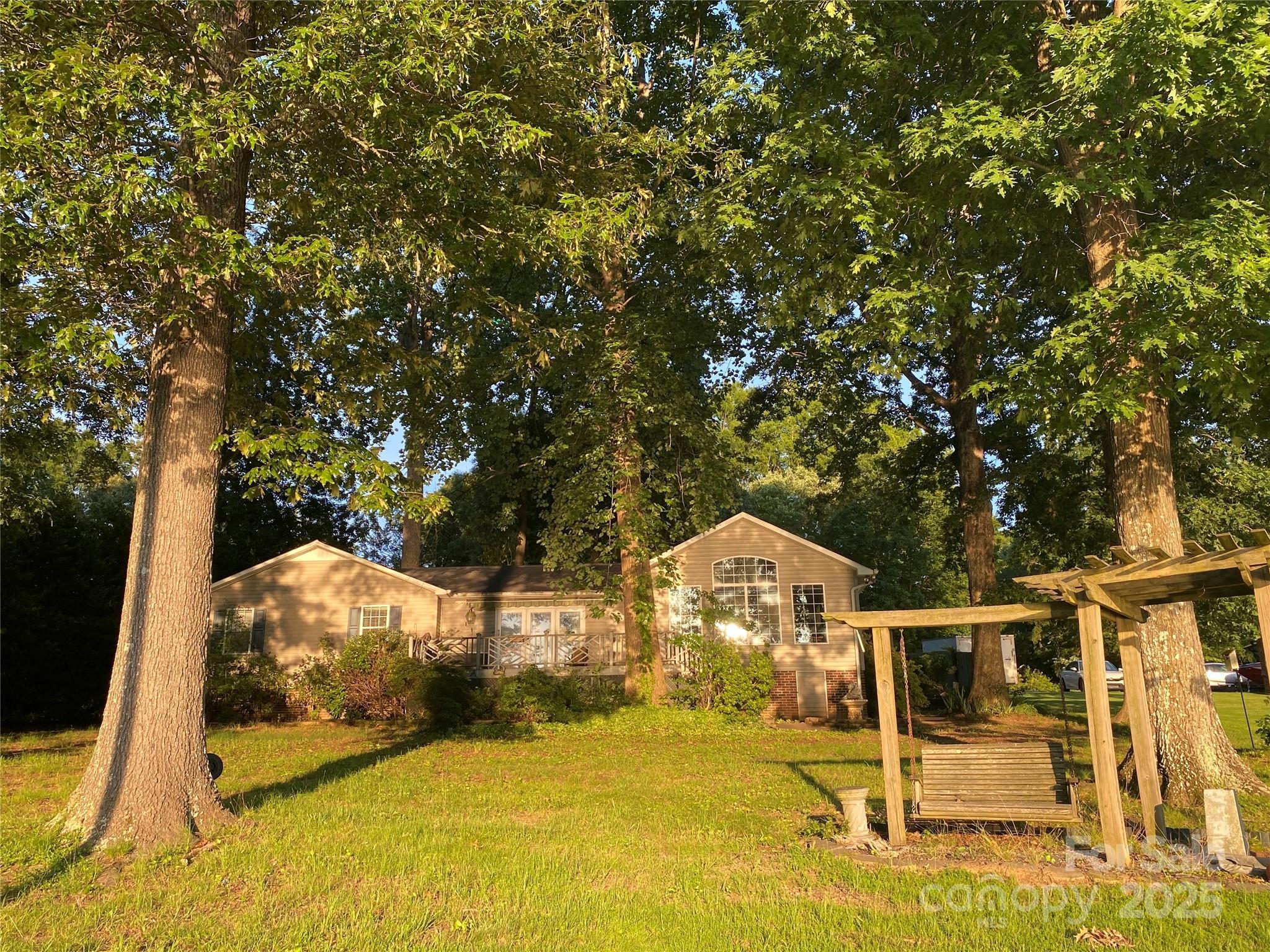 Property Photo: 4927 Vagabond Lane NC 28673