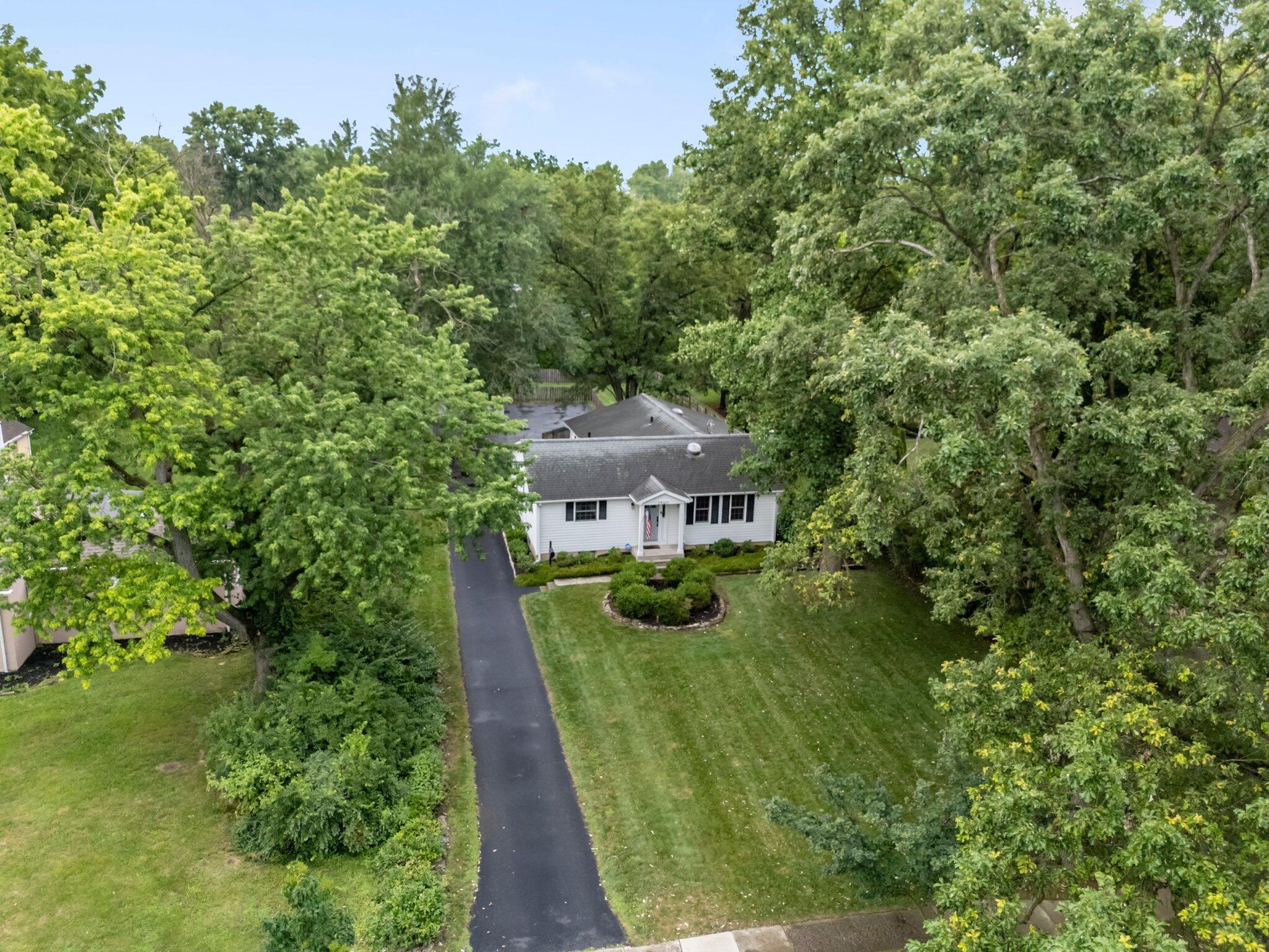 Property Photo: 2560 Zollinger Road OH 43221