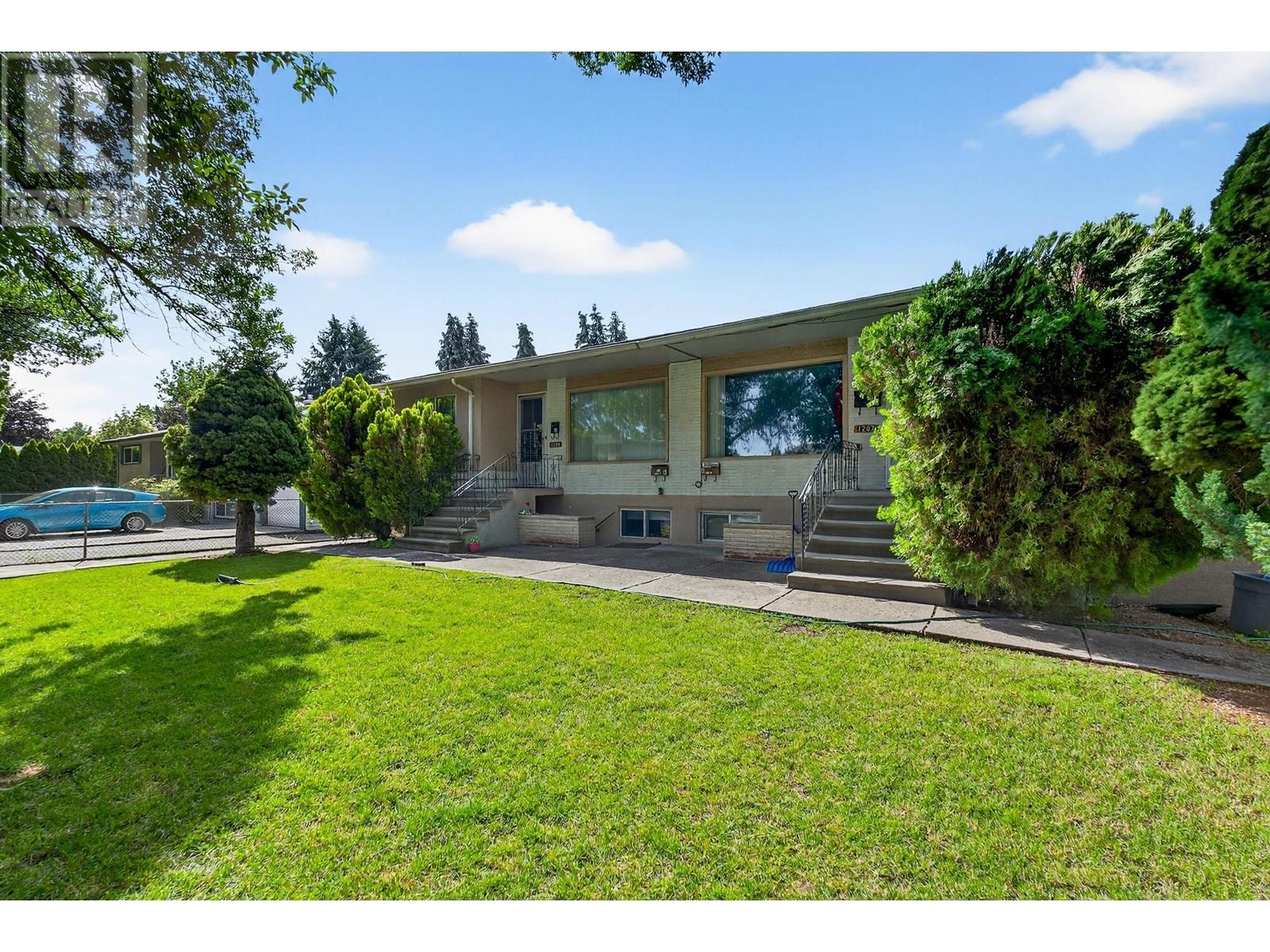 Photo de la propriété: 1287-1289 Lawrence Avenue BC V1Y 6M5
