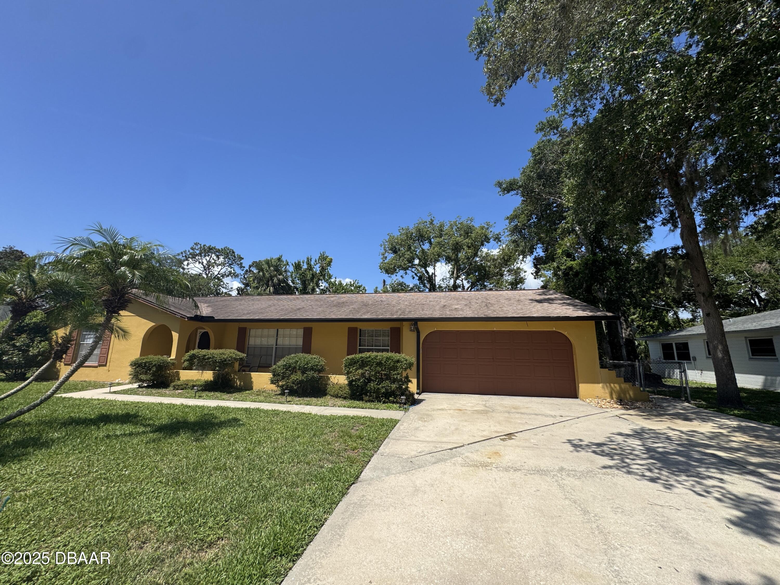 Property Photo: 730 Lindenwood Circle E FL 32174