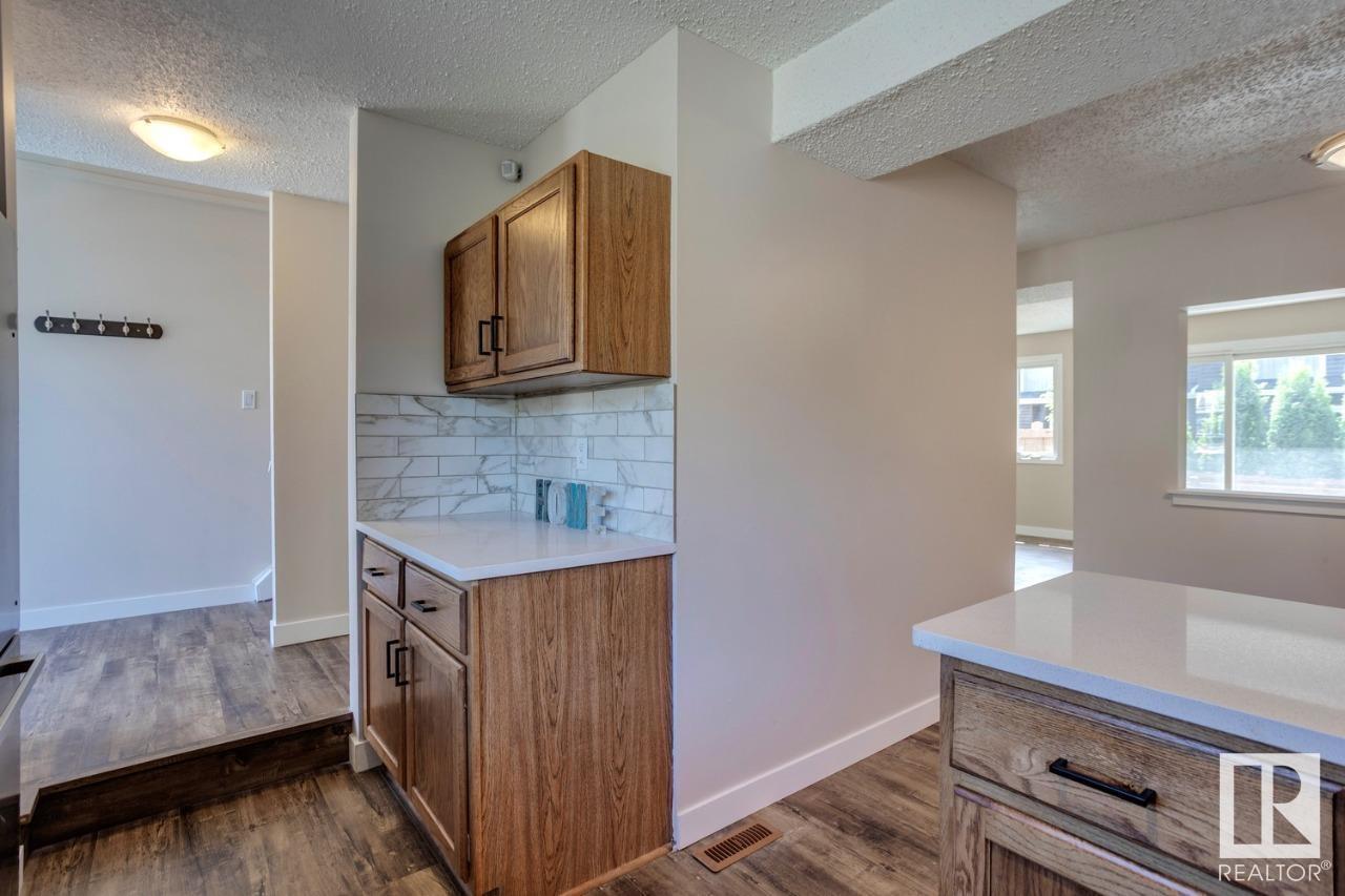 Property Photo: 3115 119 Street NW 47 AB T6J 5N5