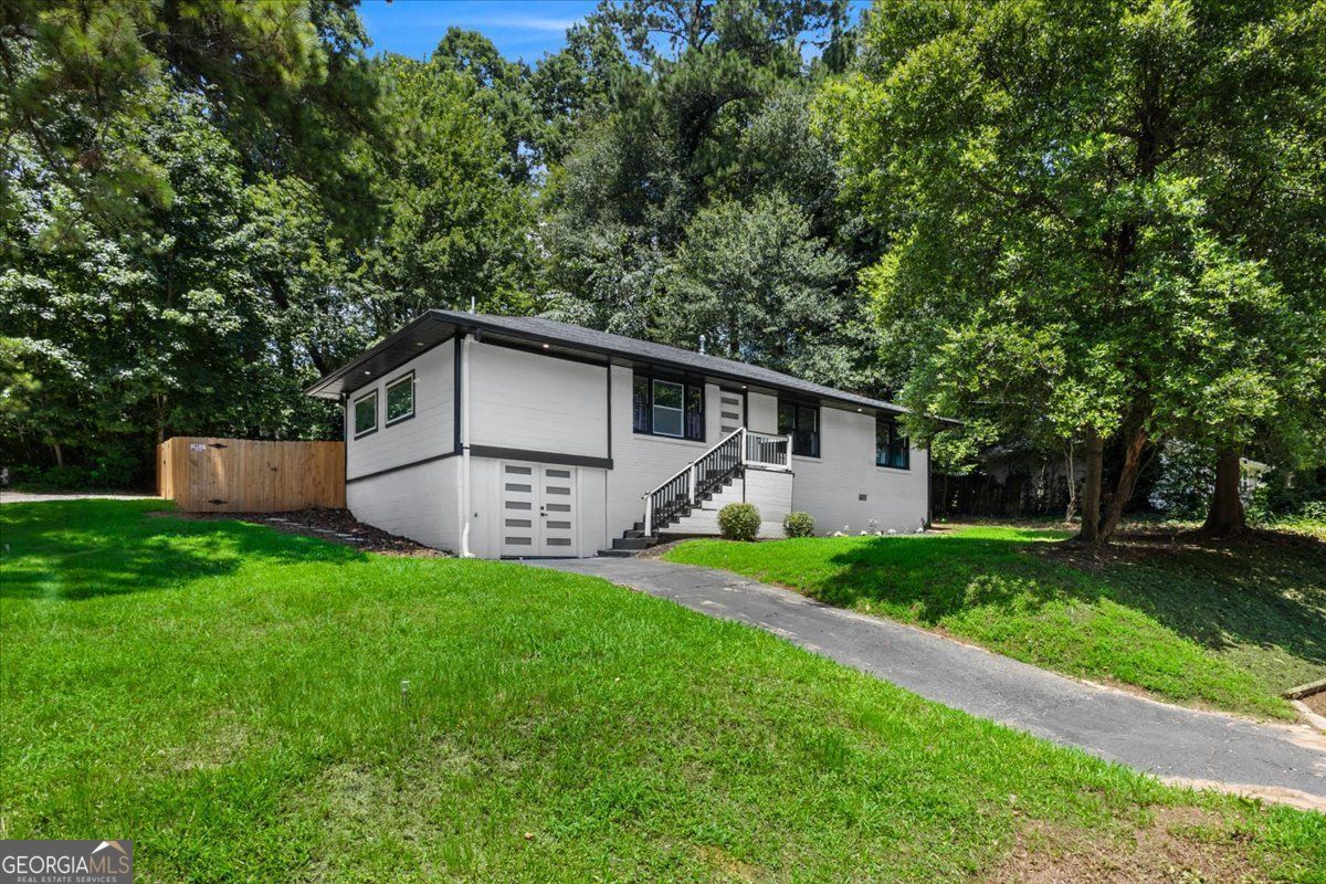 Property Photo: 1994 Brenda Drive GA 30168