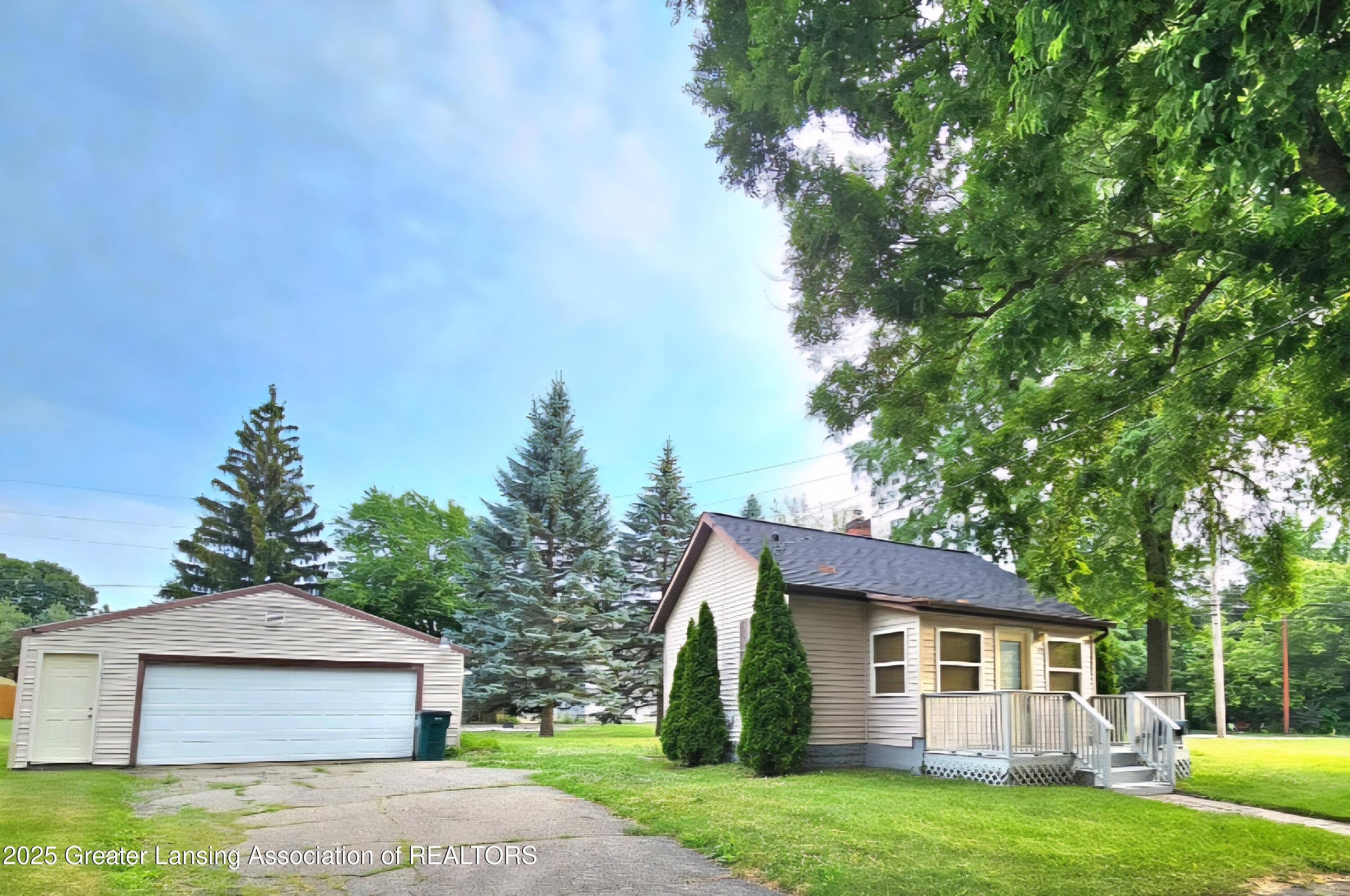 Property Photo:  113 W Gier Street  MI 48906 