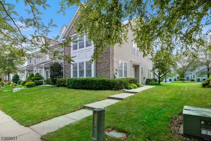 Property Photo: 5 Horseshoe Pl NJ 08515