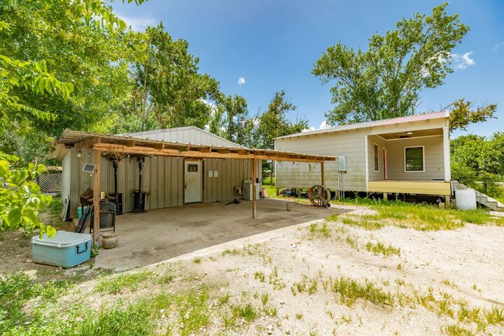 Property Photo: 2689 Cr-32 TX 77515