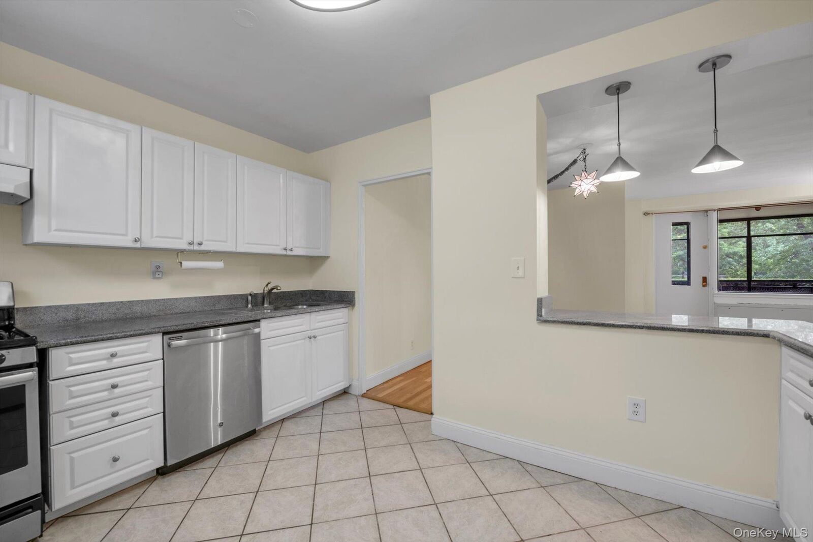 Property Photo: 4705 Henry Hudson Parkway W 1J NY 10471