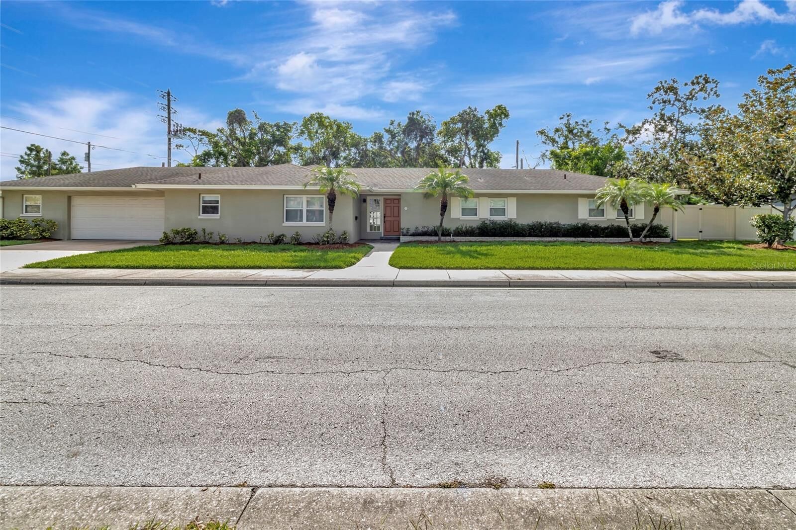 Property Photo:  205 S Woodland Street  FL 34787 