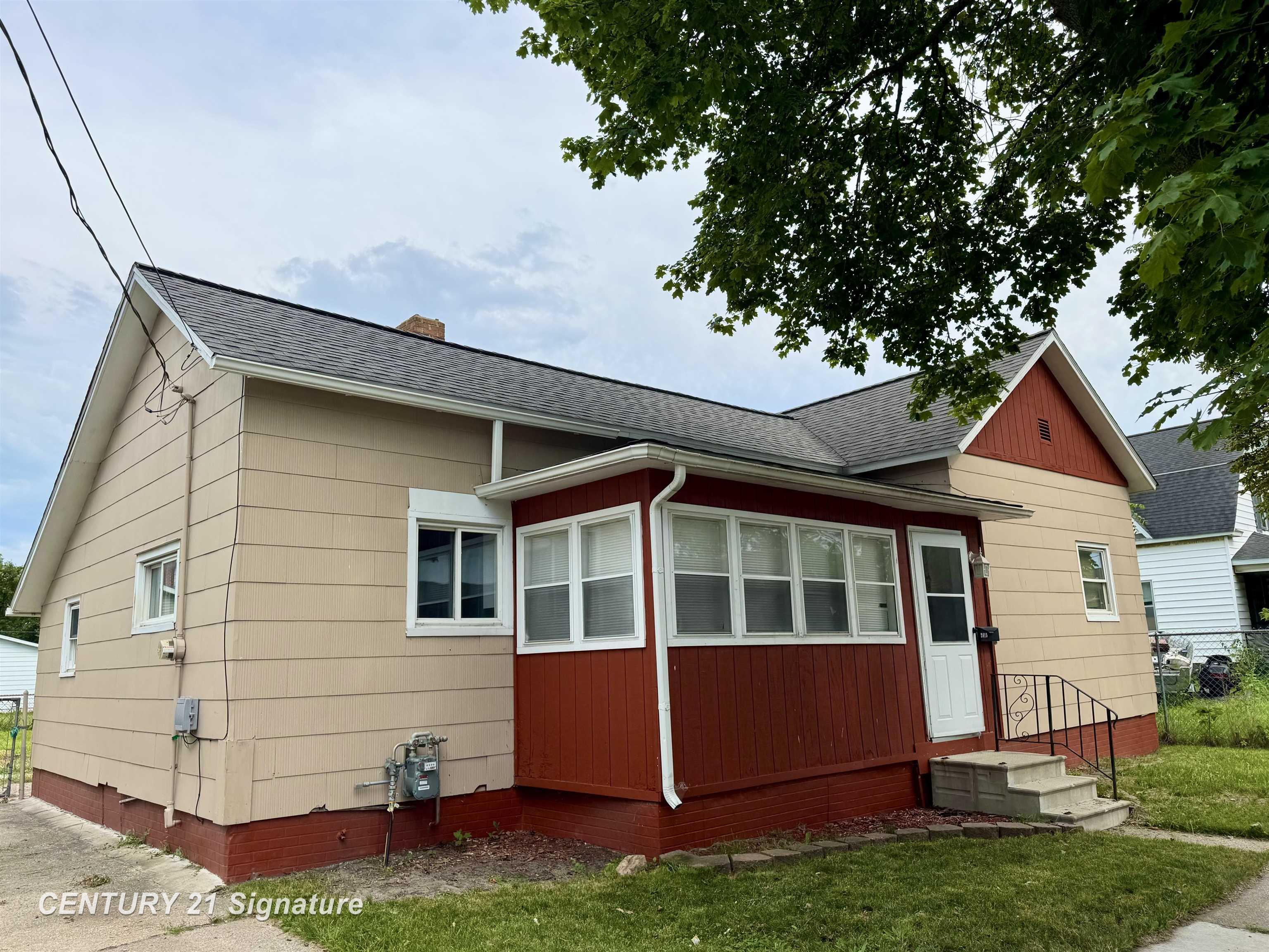 Property Photo: 2415 Garfield Avenue MI 48708