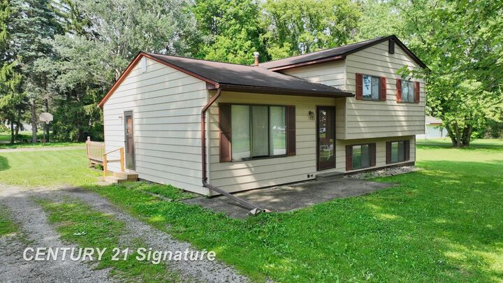 Property Photo: 322 Smith Street MI 48420
