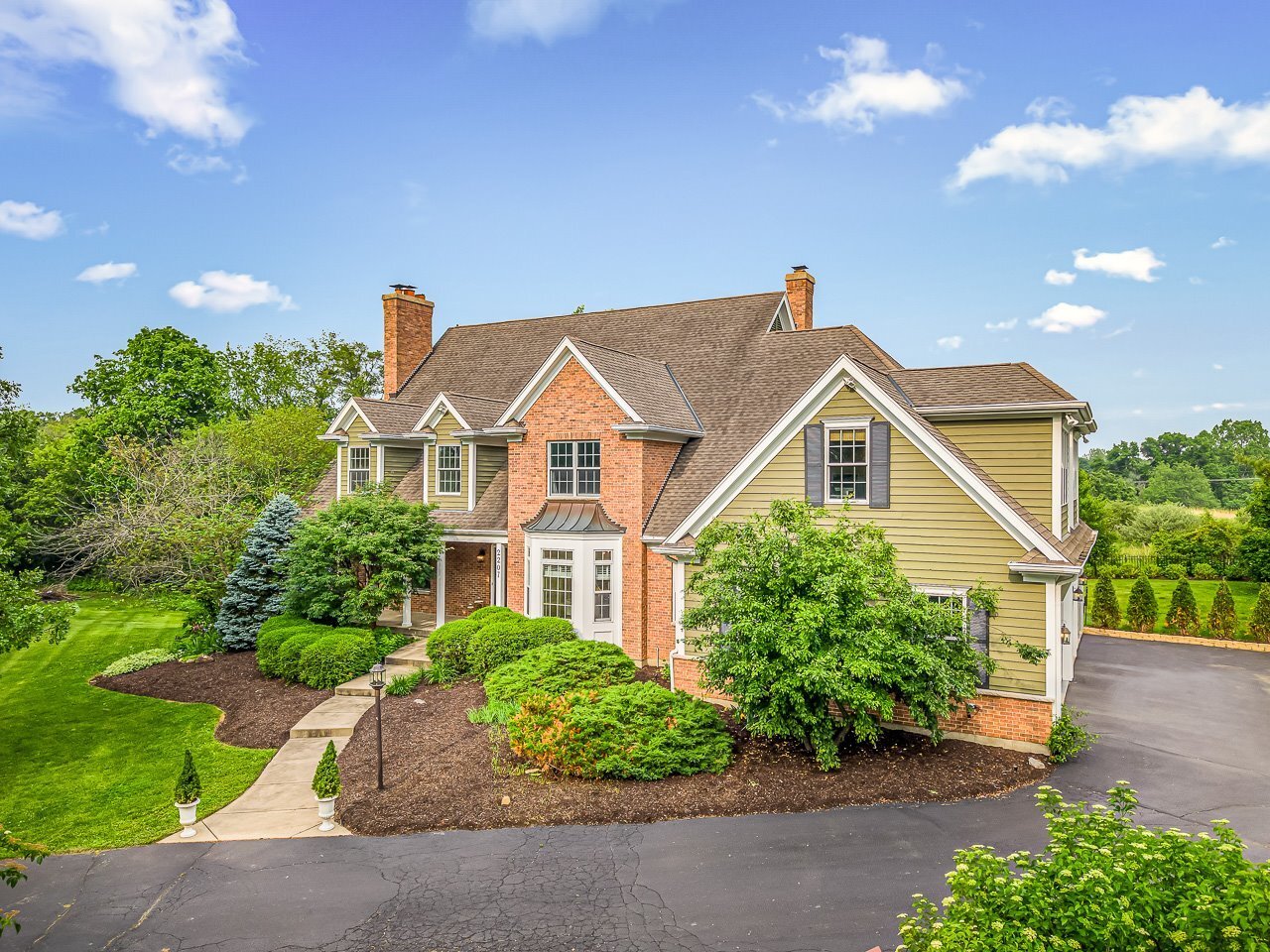 Property Photo:  2207 N Elmkirk Parkway N  IL 60051 