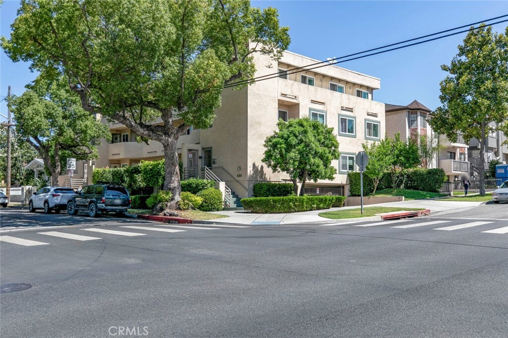 Property Photo: 400 N 6th Street 202 CA 91501