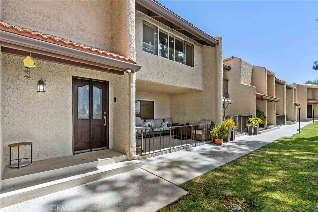 Property Photo:  9436 Via Monique  CA 91504 