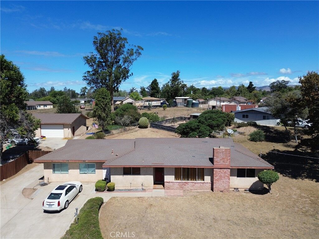 Property Photo: 777 Sierra Road CA 93444