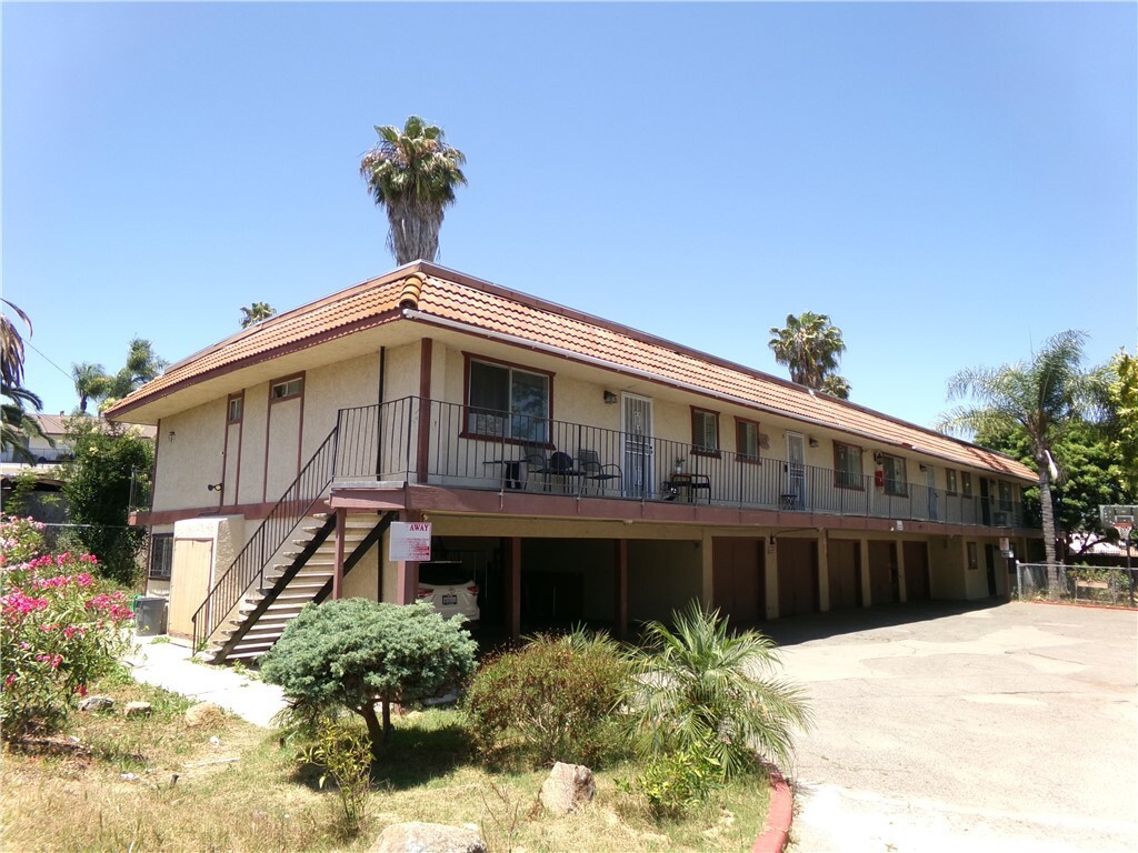 503 W California Avenue  Vista CA 92083 photo