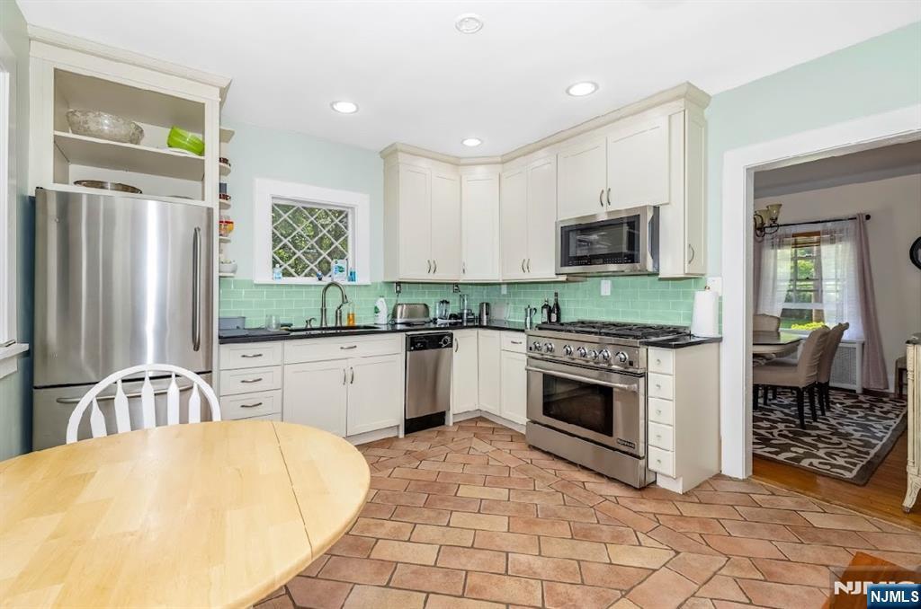 Property Photo:  66 Gould Place  NJ 07006 
