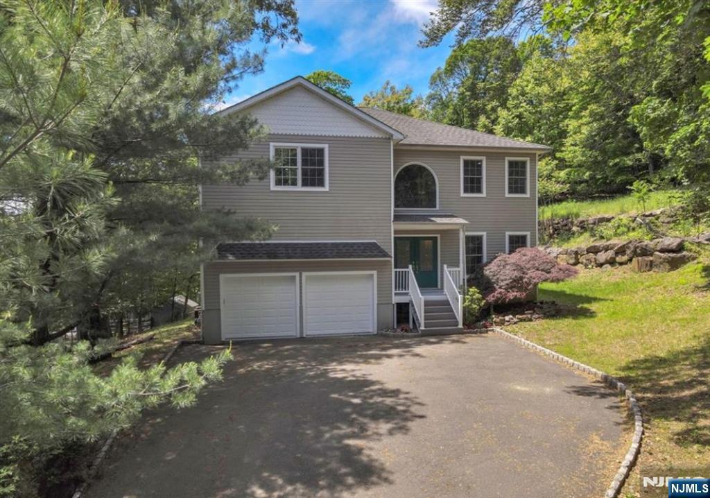27 Tecumseh Trail  Oakland NJ 07436 photo