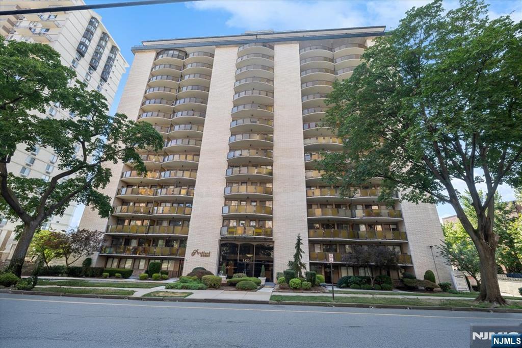 150 Overlook Avenue 15E  Hackensack NJ 07601 photo