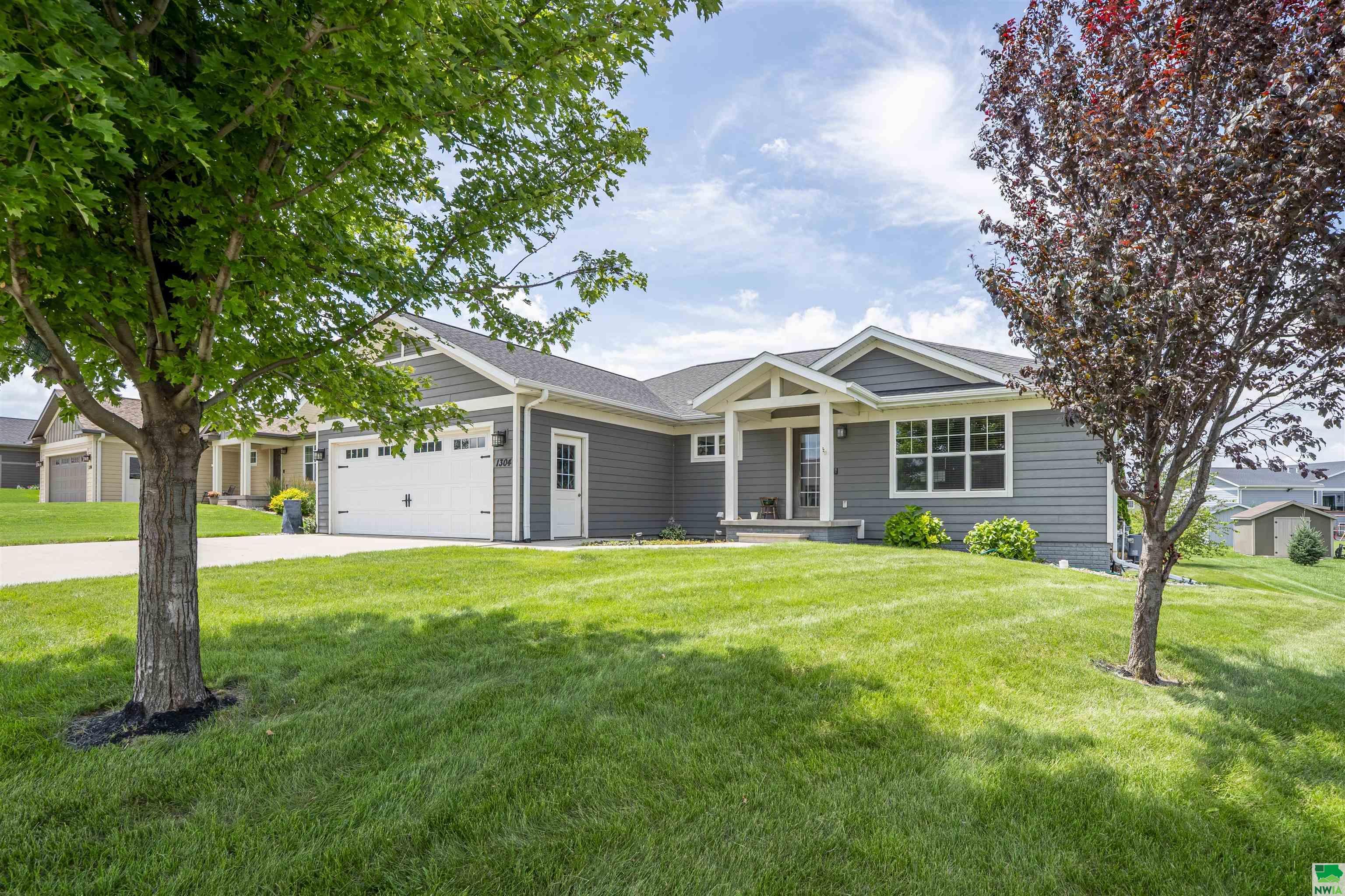 Property Photo: 1304 Olympia Place IA 51041