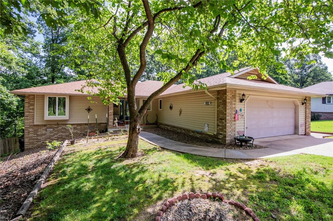 Property Photo:  8 Ashton Lane  AR 72715 