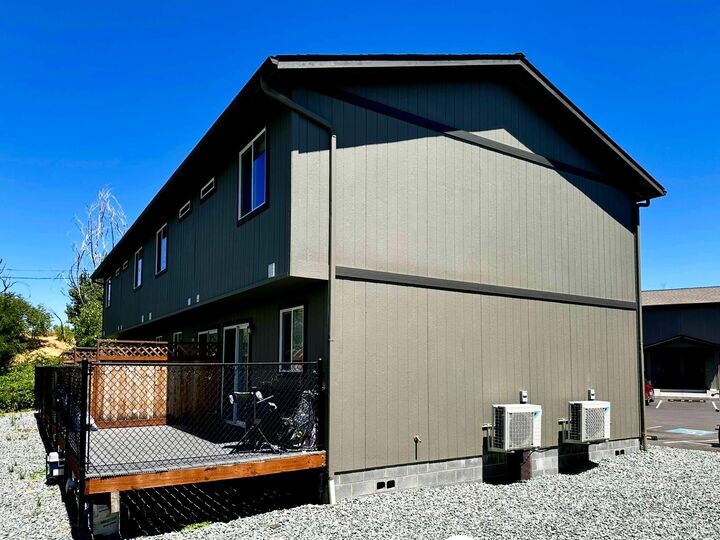 Property Photo:  610 N Main Street 4-A  OR 97535 