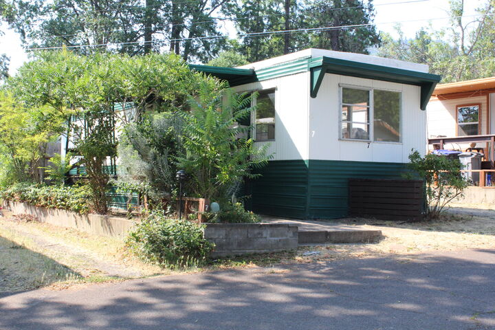 Property Photo:  2799 Siskiyou Boulevard Unit 7  OR 97520 
