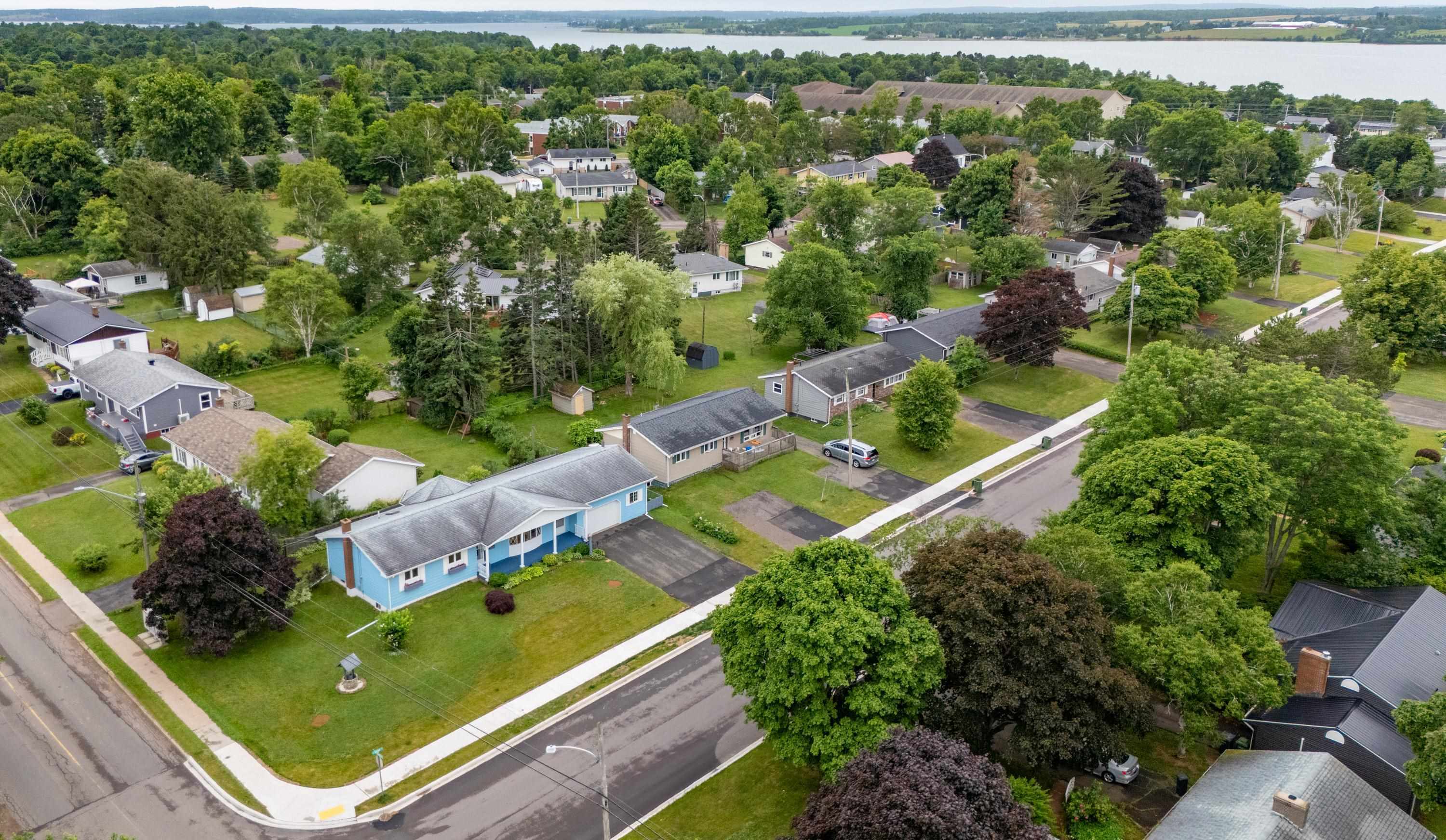 Property Photo:  60 Seaview Boulevard  PE C1A 3A2 