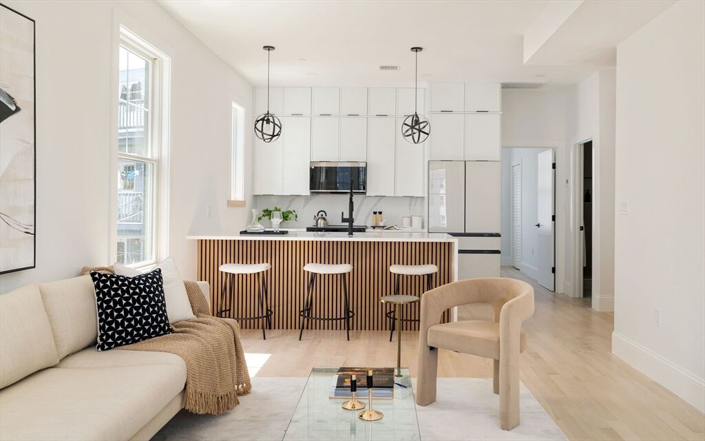 Property Photo: 304 Paris Street 202 MA 02128
