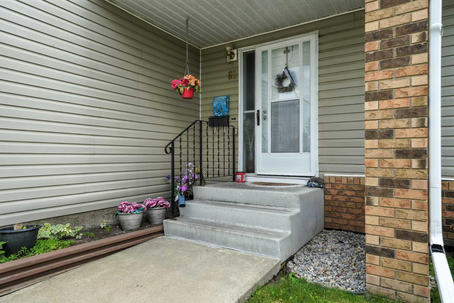 Photo de la propriété: 2816 Botterill Crescent 69 AB T4R 2H7
