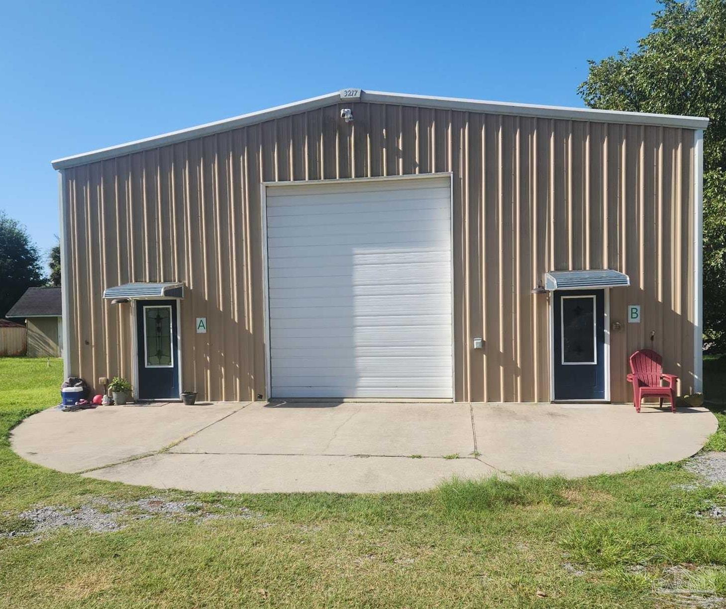 Property Photo: 3217 Wallace Lake Rd FL 32571