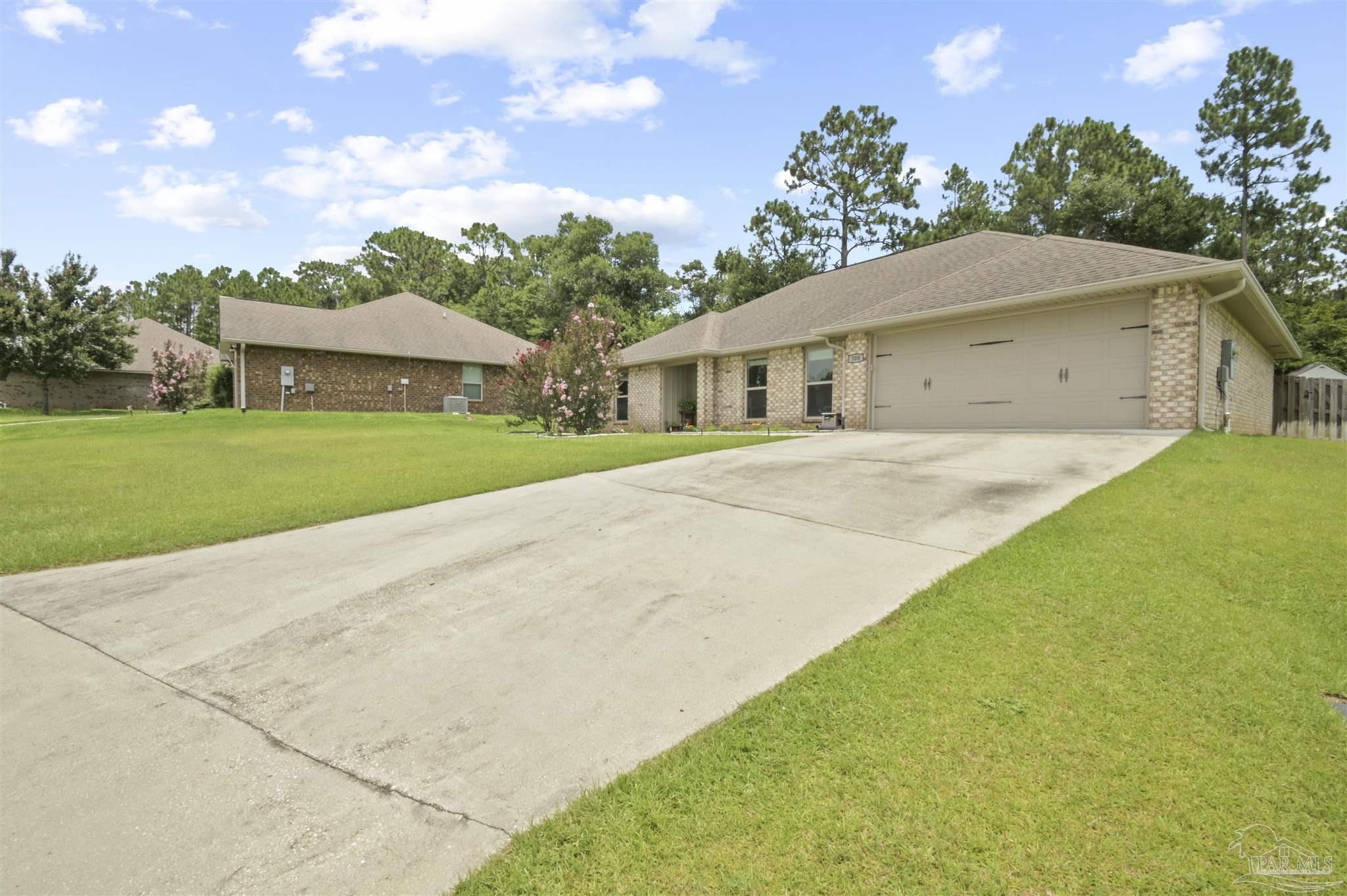 Property Photo: 300 Cassady Ln FL 32539